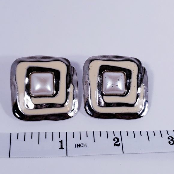 Geometric Square Earrings - Picture 3 of 4